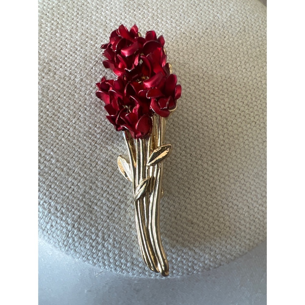 Vintage Bouquet dozen of red roses and gold stem brooch signed DM 97 romantic